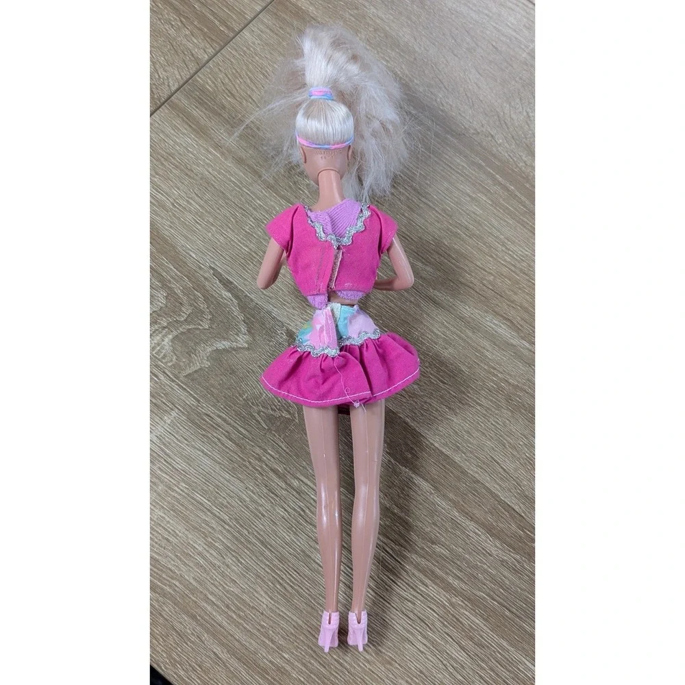 Vintage 1976 Mattel Twist n Turn Barbie Doll Blond Hair Blue Eyes Bend